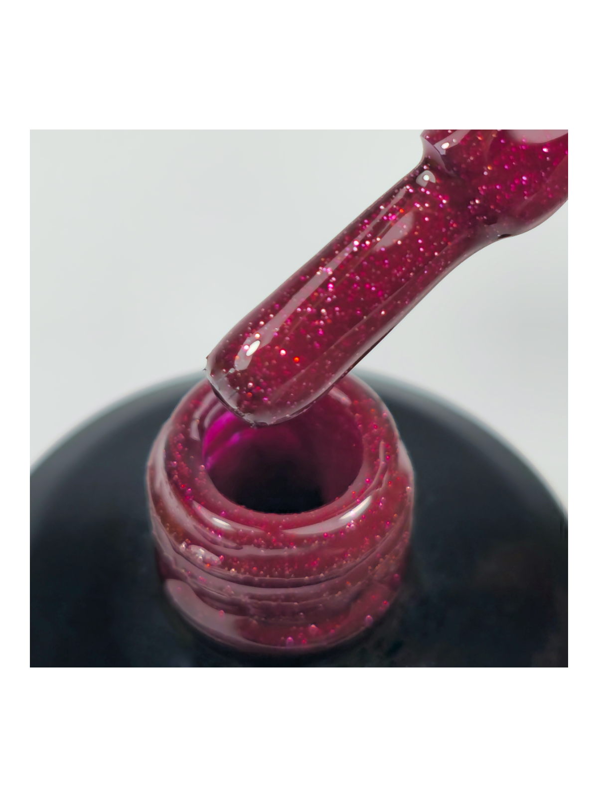 One More Sleep – Semi-permanenter UV/LED Nagellack Glitzerrot | 15 ml