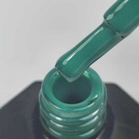 Evergreen Elegance – Semi-Permanent UV/LED Pine Green Nail Polish