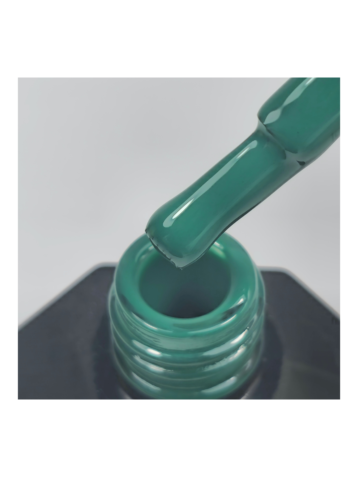 Evergreen Elegance – Vernis Semi-Permanent UV/LED Vert Sapin | 10 ml