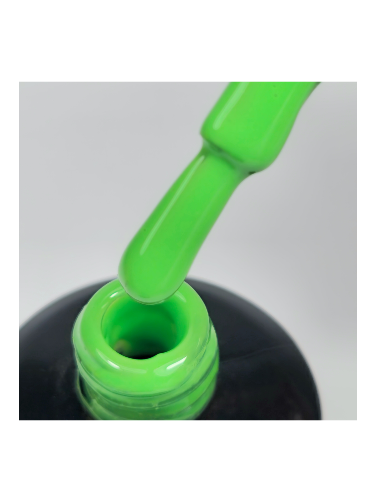 Un Poco Loco – Semi-Permanent UV/LED Green Nail Polish | 15 ml