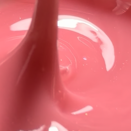 Velvet Bloom — Leicht Schimmerndes Rosé Flüssiges Polygel HEMA-frei UV